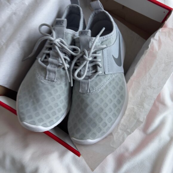 Nike Womens Juvenate Size 6.5 Wolf Grey/Cool Grey/White - Picture 3 of 6